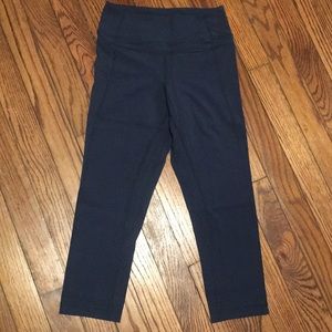 Lululemon High Rise Crop Tight. In Nulux Size 6